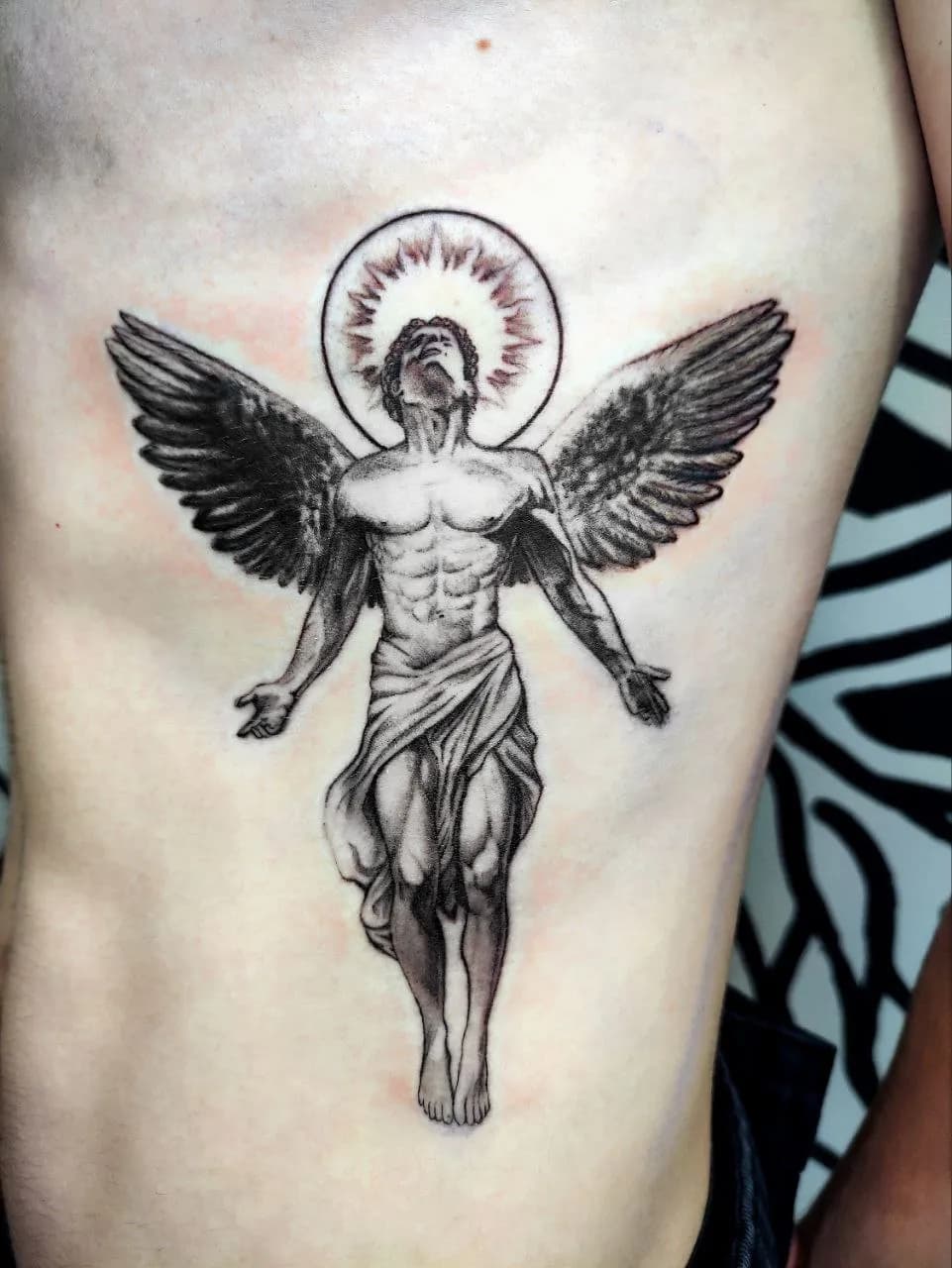 Тату ангела на теле от Neon Tattoo в Кишинёве